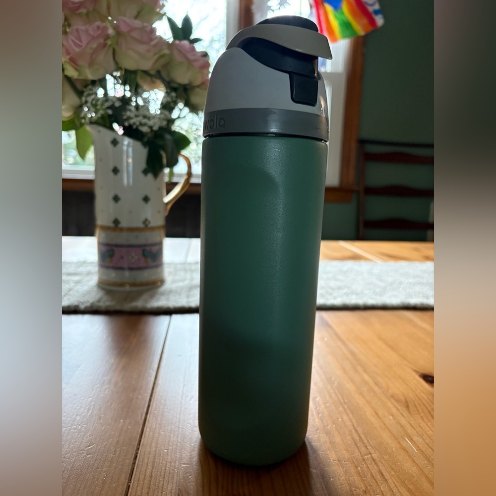Owala Forest Green and Grey 32oz Water Bottle